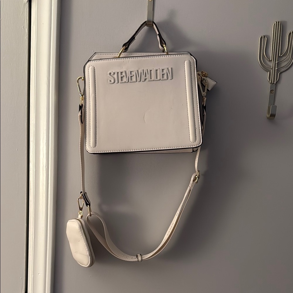 Steve Madden White Crossbody Bag Sleek Design